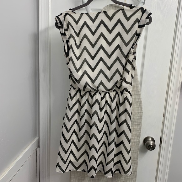 Guess Chevron Dress - Picture 4 of 4